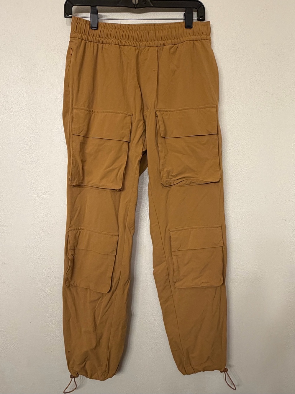 Alo Yoga Men’s Toffee Cargo Venture Pant Size Small
